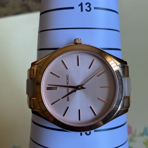 Beautiful Michael Kors MK 4294 Goldtone Classic Slim Runway Unisex Wristwatch - Picture 12 of 12